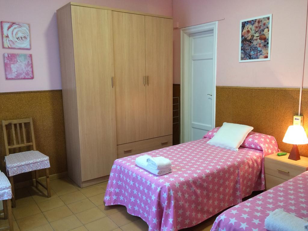 Hostal Valls Barcelone Extérieur photo
