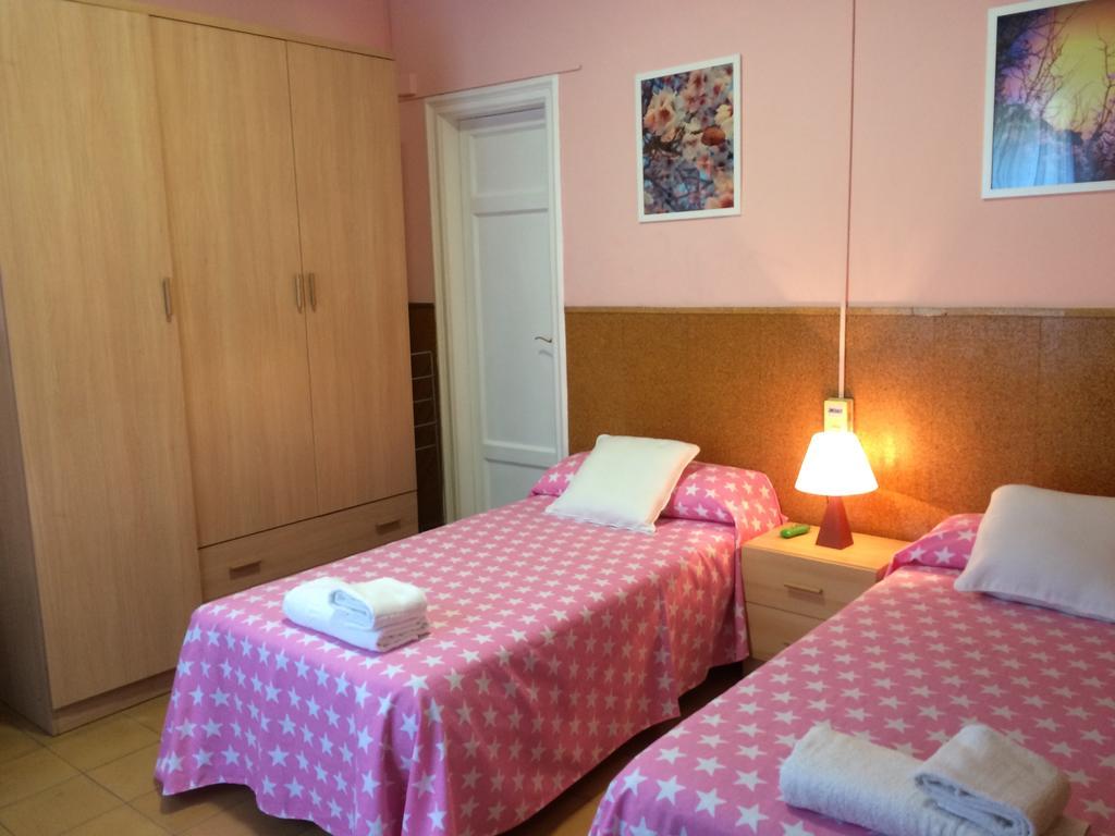 Hostal Valls Barcelone Extérieur photo