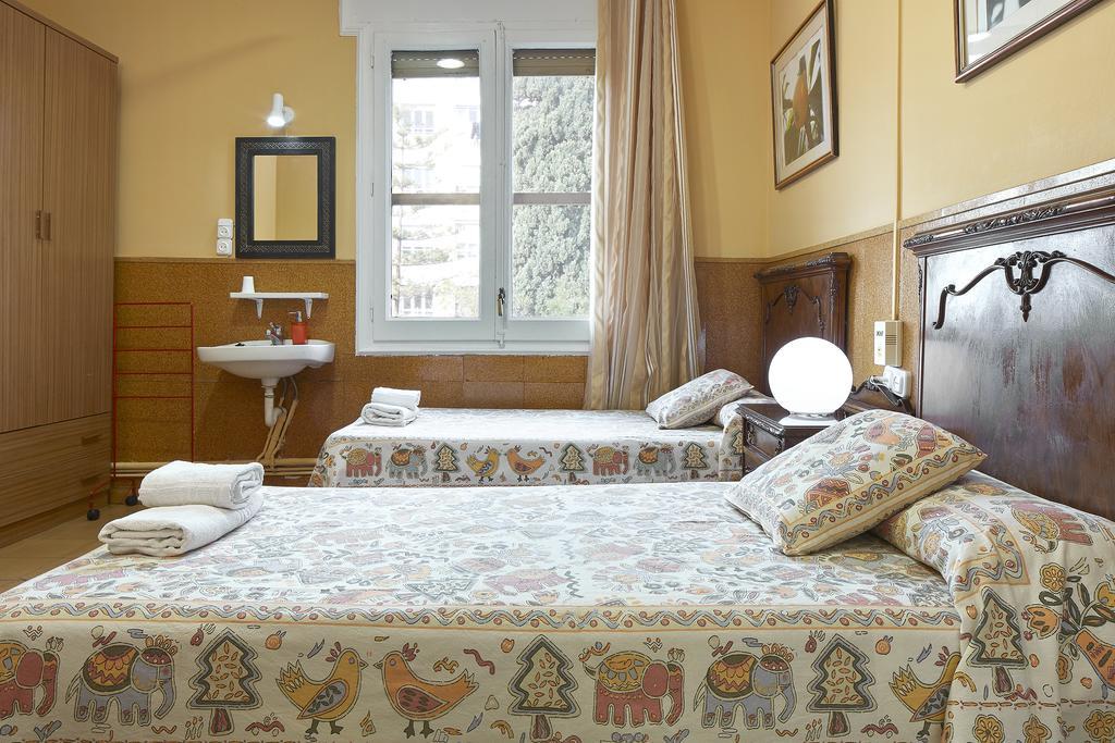 Hostal Valls Barcelone Extérieur photo